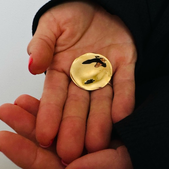 New Stylish Brooch Pin Metal Round Charm Unisex Gold - Picture 6 of 6